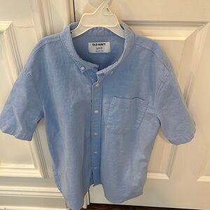 Old navy short sleeve button down shirt size 14/16. Like new.
